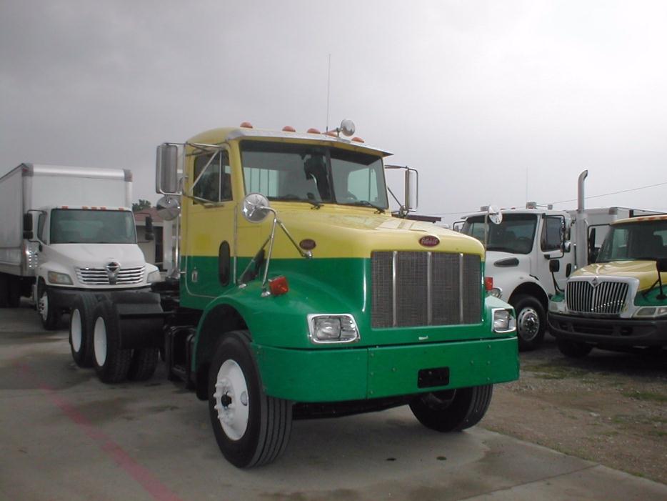 2004 Peterbilt 330  Tractor