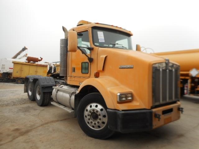 2000 Kenworth T800  Conventional - Day Cab