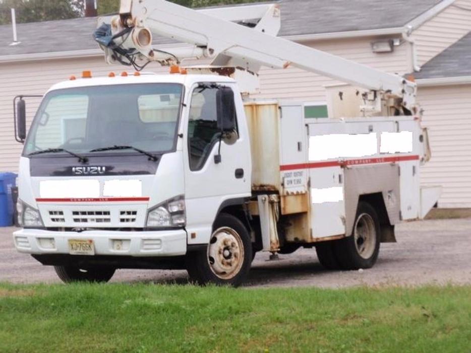 2006 Isuzu Nqr  Bucket Truck - Boom Truck