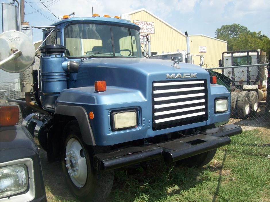 1999 Mack Rd690s  Conventional - Day Cab