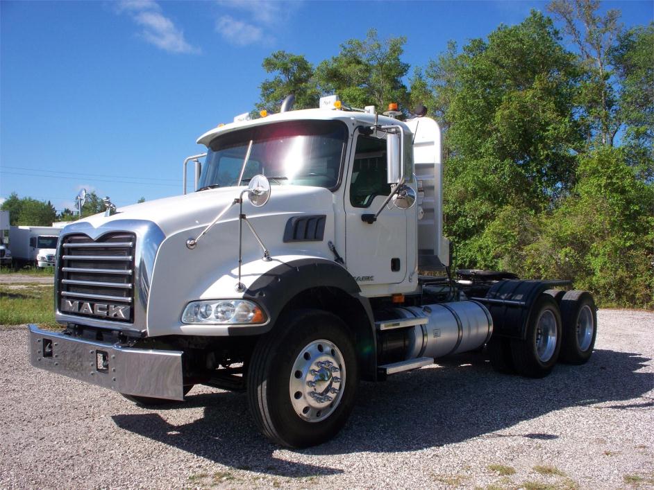 2007 Mack Cu713  Conventional - Day Cab