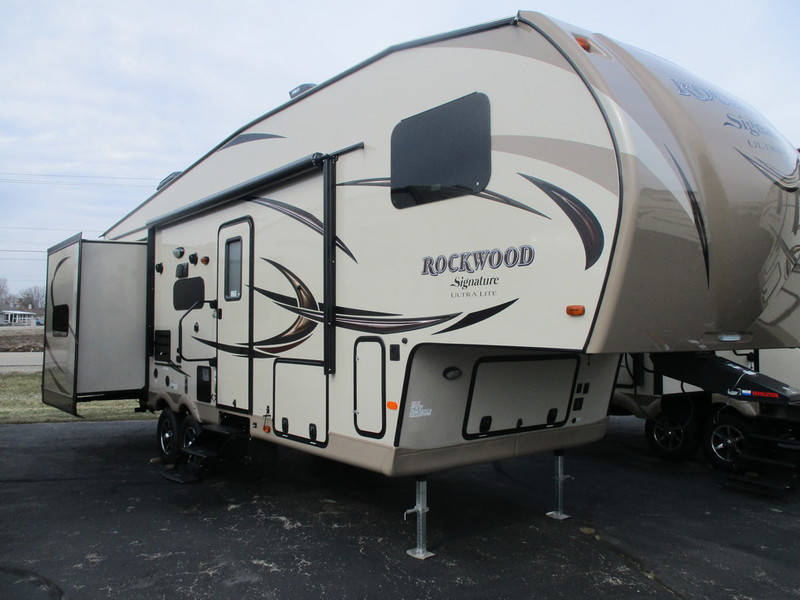 2016 Forest River Rockwood Signature Ultra Lite 8281WS
