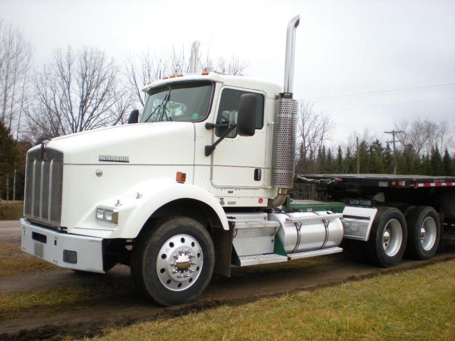 2005 Kenworth T800b  Conventional - Day Cab