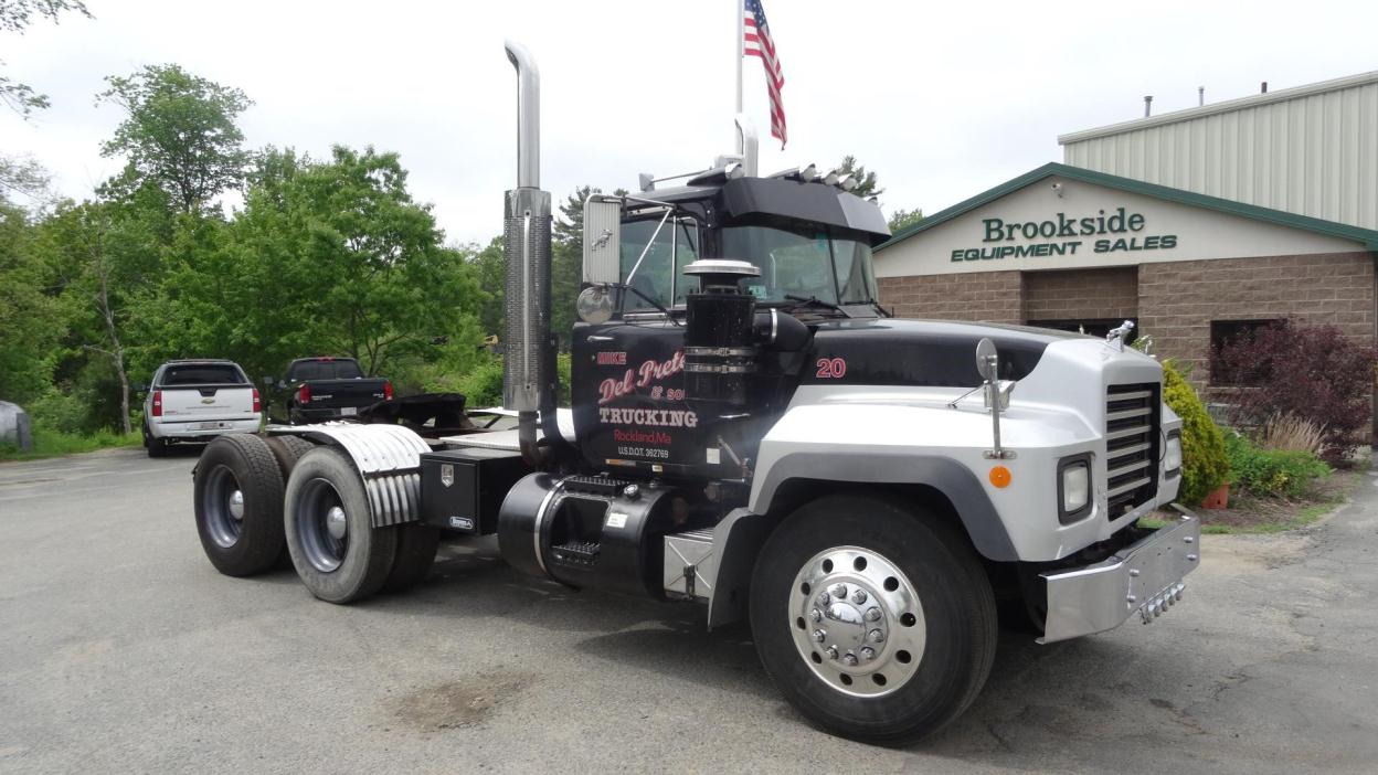 2001 Mack Rd688s  Conventional - Day Cab