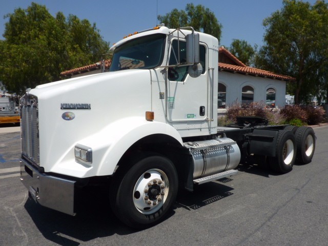 2009 Kenworth T800  Conventional - Day Cab