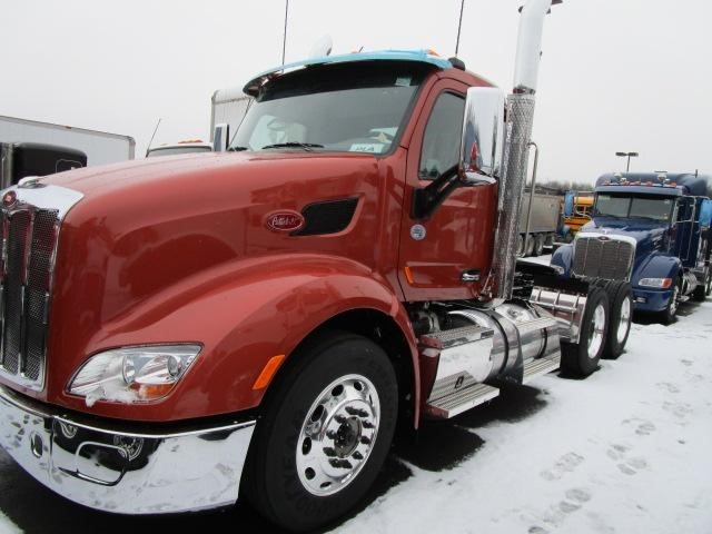 2015 Peterbilt 579  Conventional - Day Cab