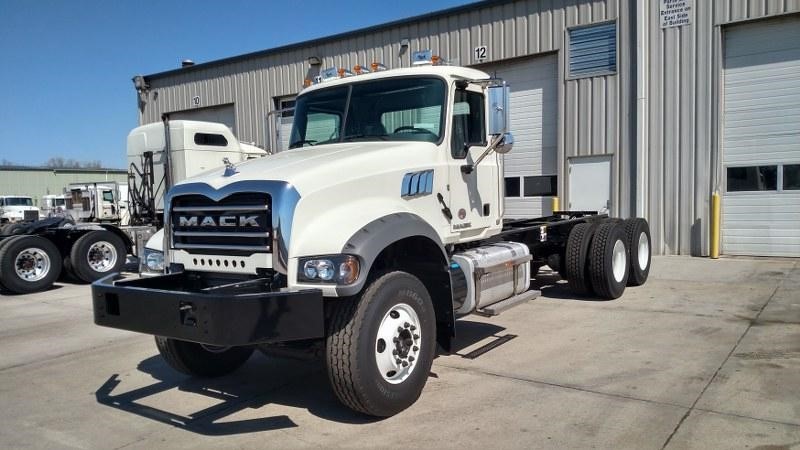 2017 Mack Granite Gu713  Plow Truck - Spreader Truck