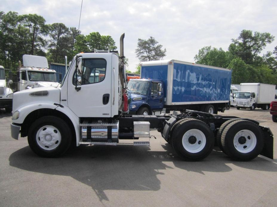 2005 Freightliner Business Class M2 112  Conventional - Day Cab