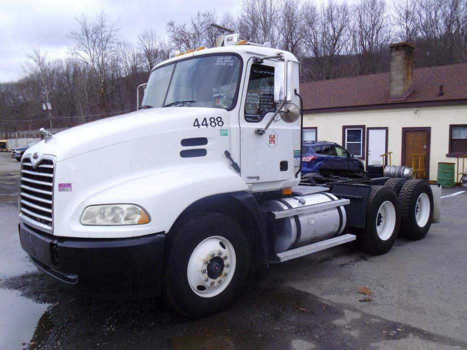 2005 Mack Cxn613  Conventional - Day Cab