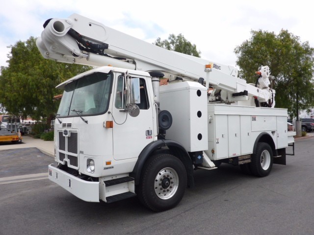 2008 Autocar Xpeditor  Bucket Truck - Boom Truck