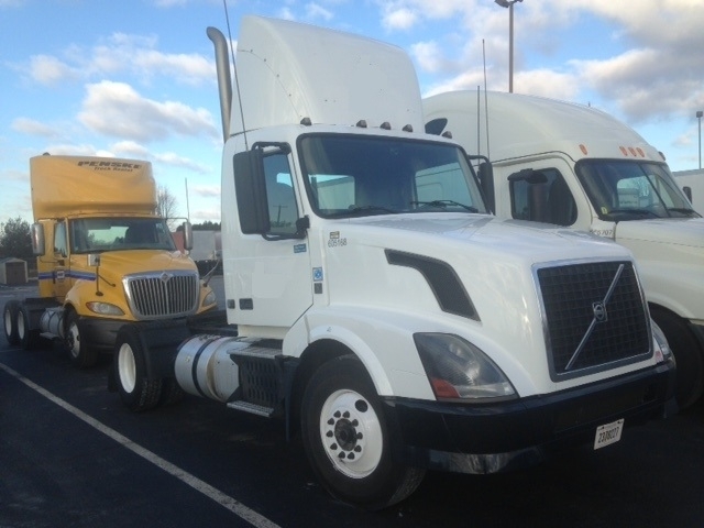 2012 Volvo Vnl42t300  Conventional - Day Cab