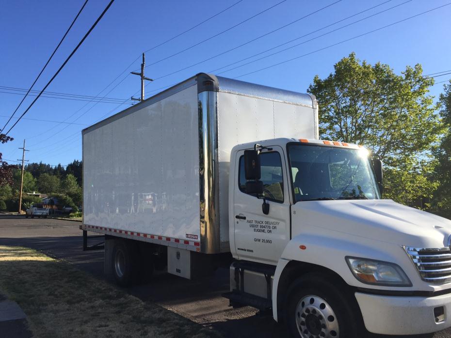 2008 Hino 338  Box Truck - Straight Truck