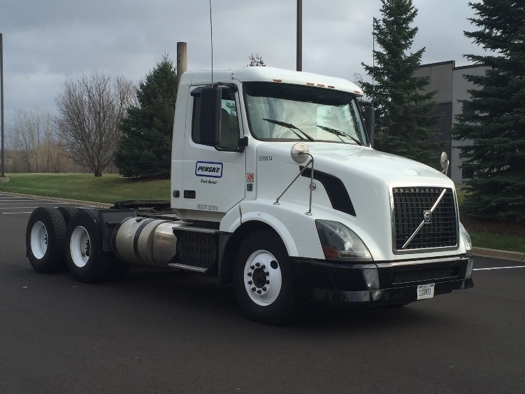 2011 Volvo Vnl64t300  Conventional - Day Cab