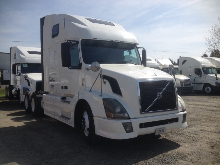 2011 Volvo Vnl64t670  Conventional - Sleeper Truck