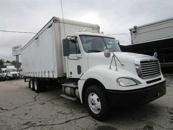 2008 Freightliner Columbia 120  Box Truck - Straight Truck