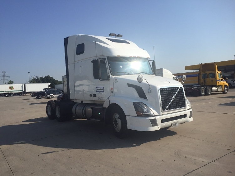 2011 Volvo Vnl64t670  Conventional - Sleeper Truck