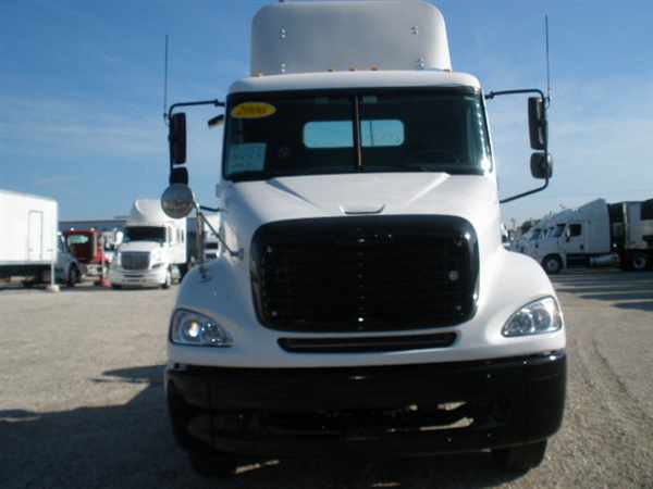 2006 Freightliner Columbia 112  Conventional - Day Cab