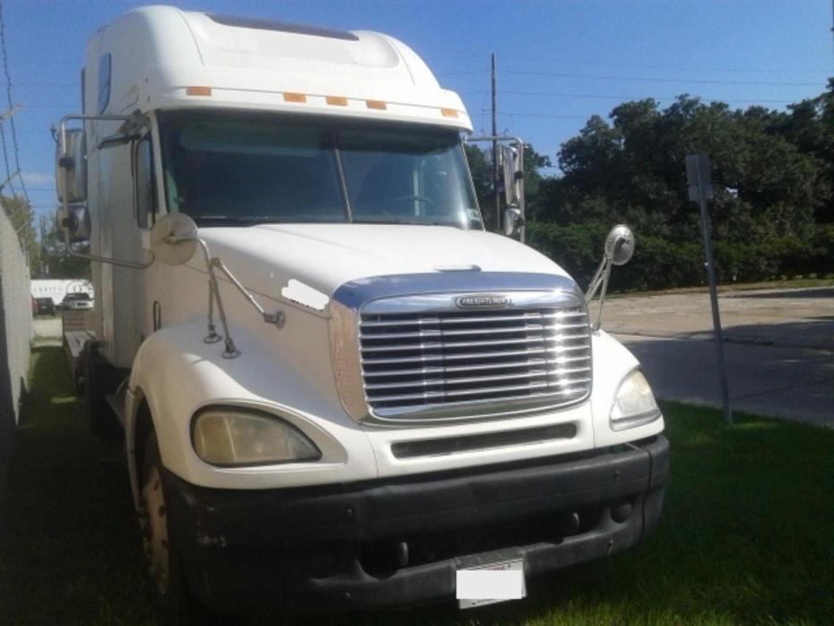 2004 Freightliner Columbia Cl12064s  Conventional - Sleeper Truck