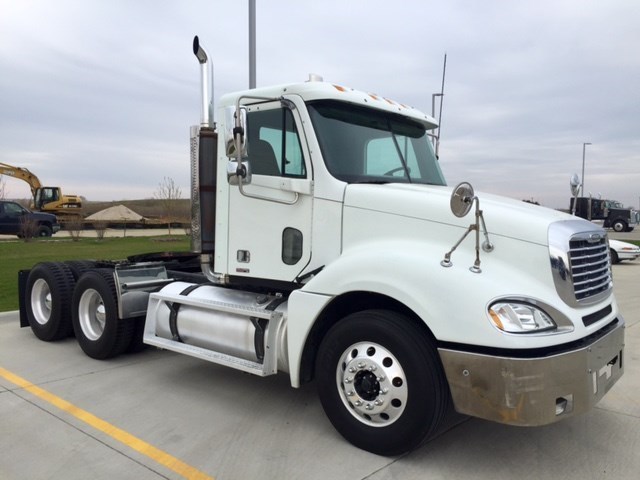 2004 Freightliner Columbia Cl12064st  Conventional - Day Cab