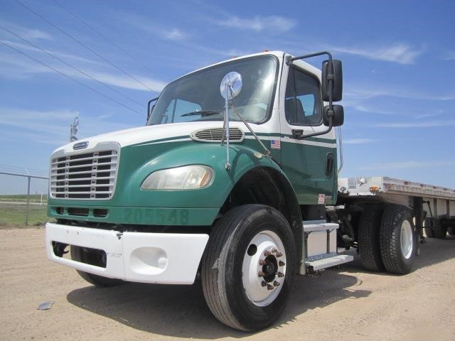 2005 Freightliner Business Class M2 106  Conventional - Day Cab