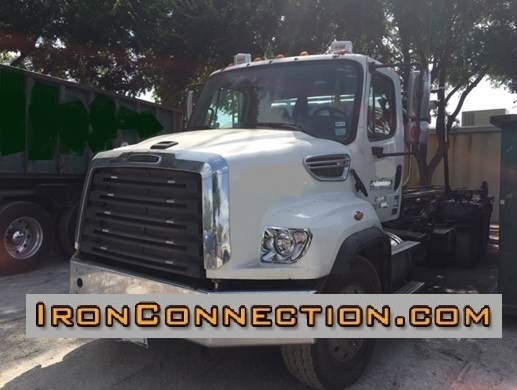 2012 Freightliner 114 Sd  Roll Off Truck