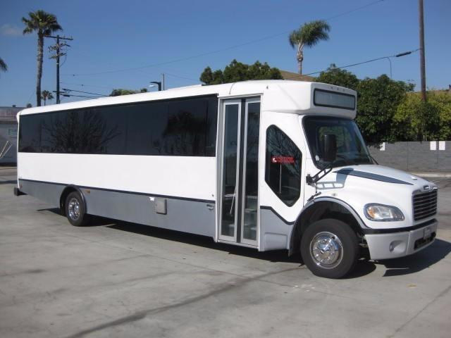 2013 Champion Defender  Bus