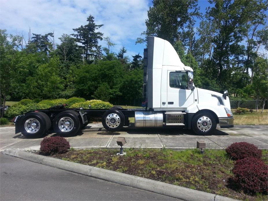 2016 Volvo Vnl84t300  Conventional - Day Cab