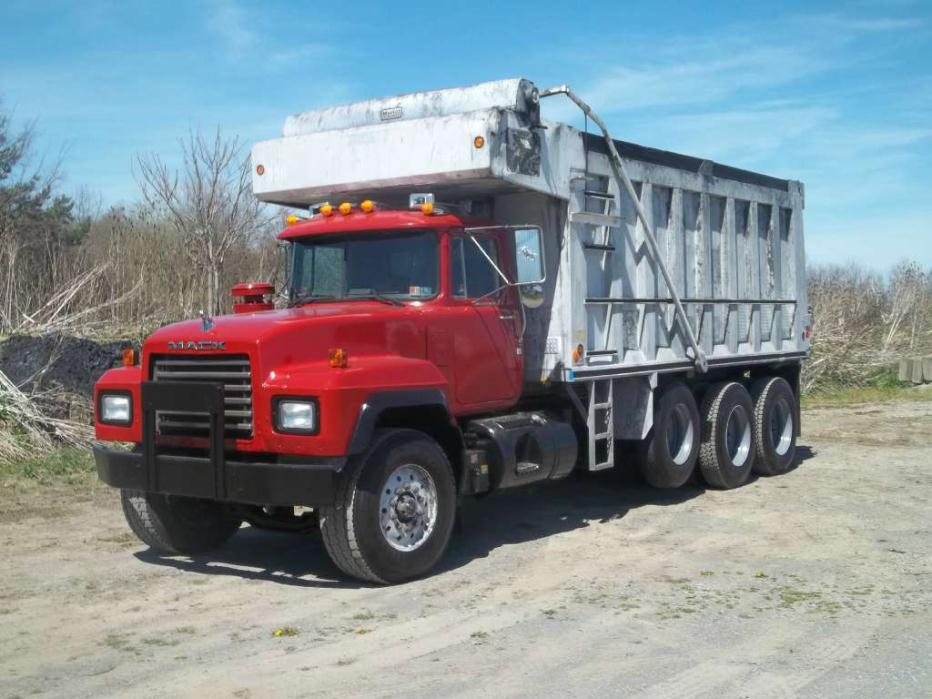2000 Mack Rd 688  Dump Truck