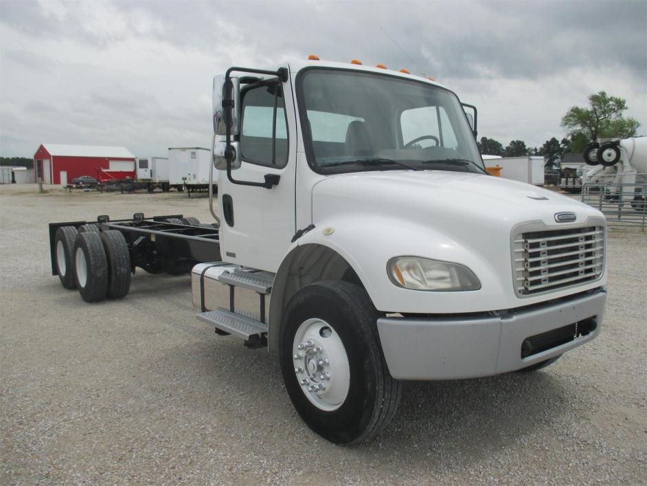 1999 Freightliner Business Class M2 112  Cab Chassis