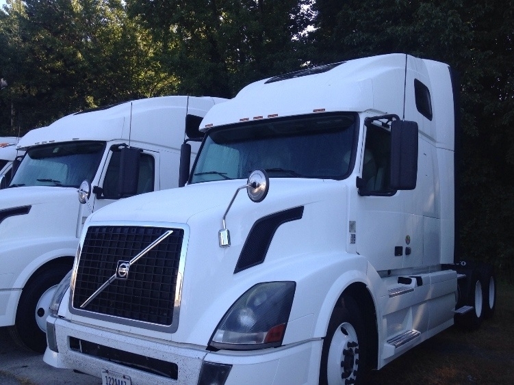 2011 Volvo Vnl64t670  Conventional - Sleeper Truck