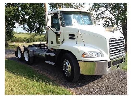 2009 Mack Pinnacle Cxu613  Conventional - Day Cab