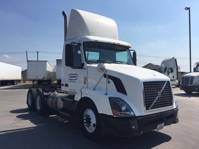 2011 Volvo Vnl64t300  Conventional - Day Cab