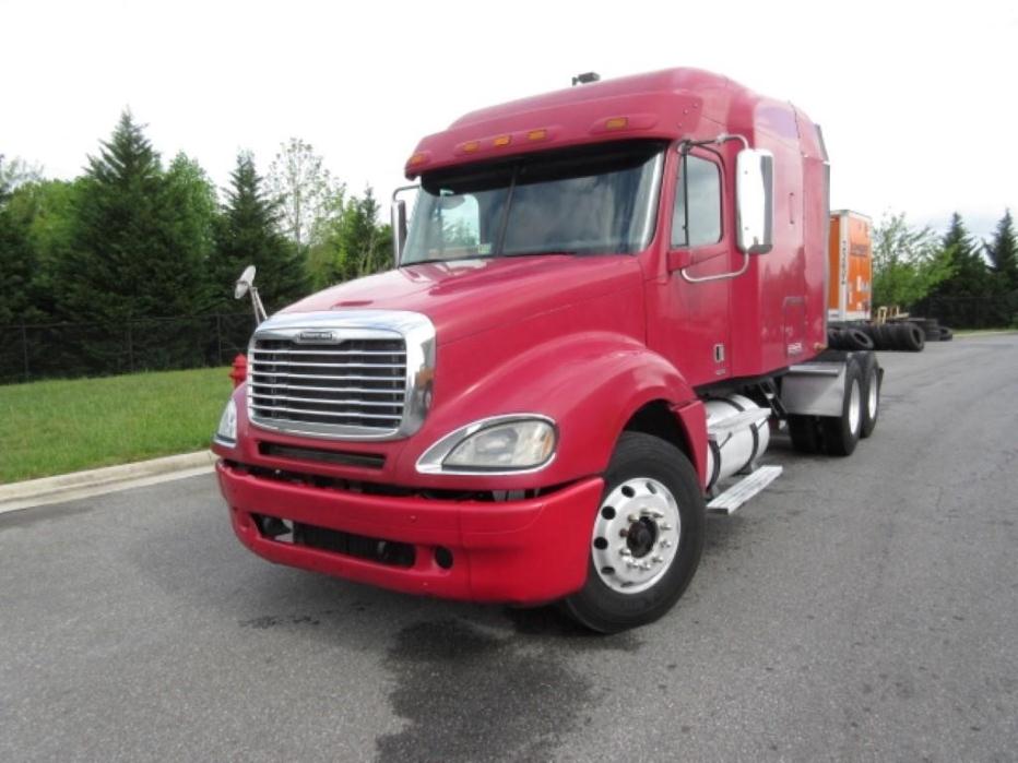 2007 Freightliner Columbia 120  Conventional - Sleeper Truck