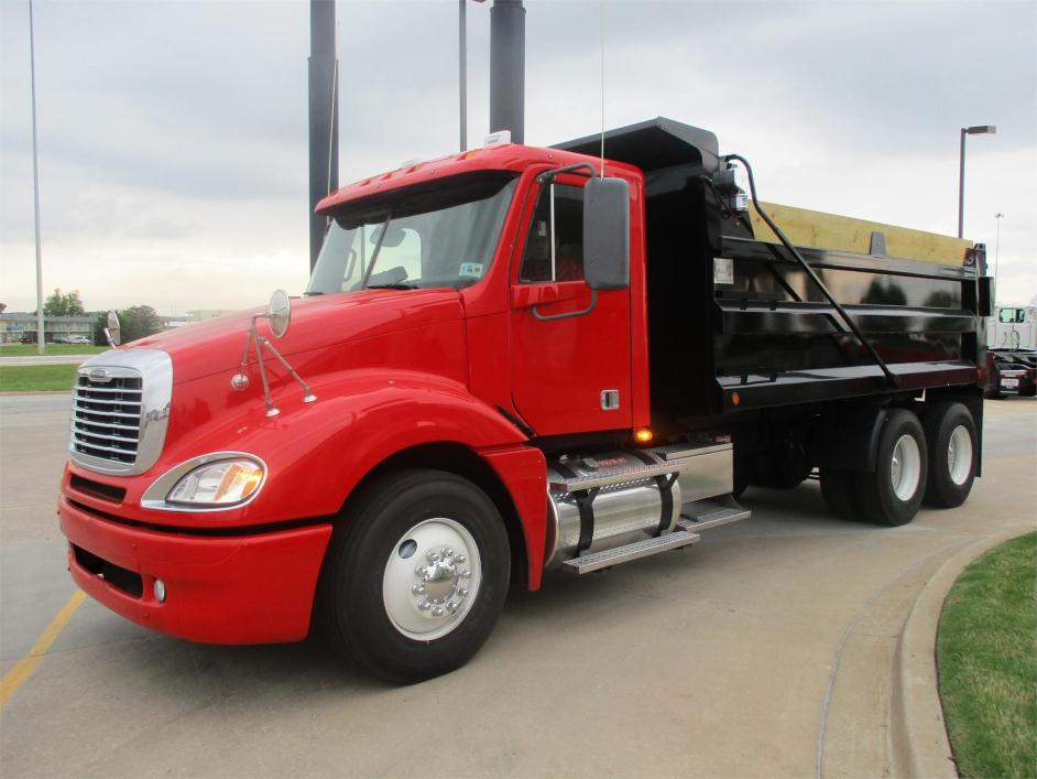 2009 Freightliner Columbia 120  Flatbed Truck