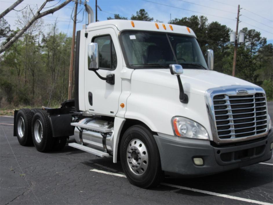 2011 Freightliner Cascadia 125  Cab Chassis