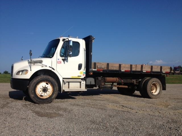 2004 Freightliner Business Class M2 106  Flatbed Dump
