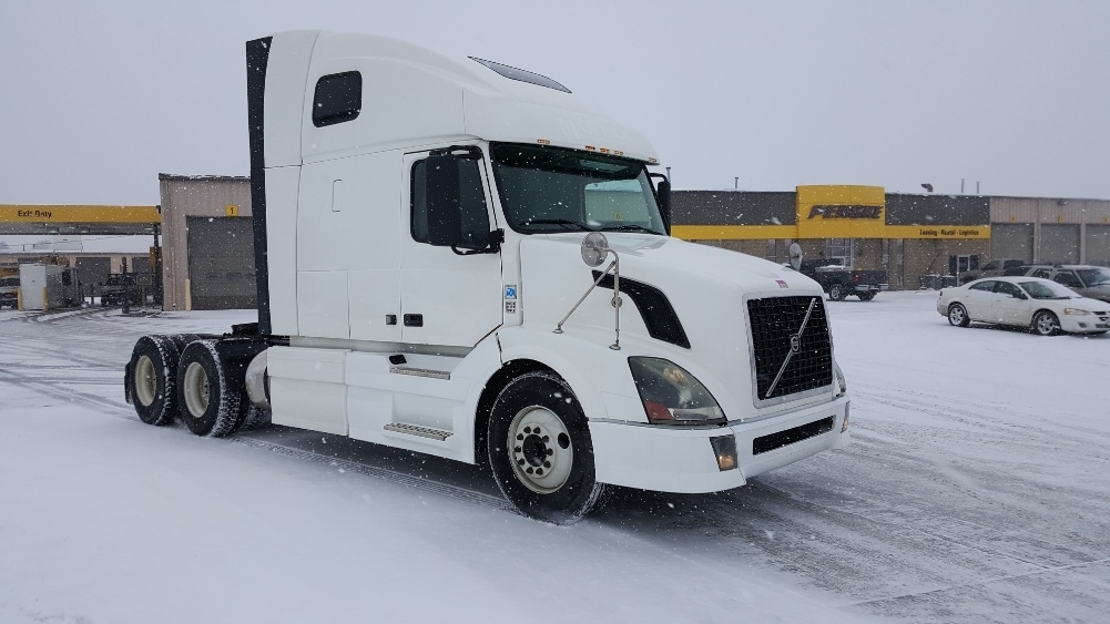 2011 Volvo Vnl64t670  Conventional - Sleeper Truck