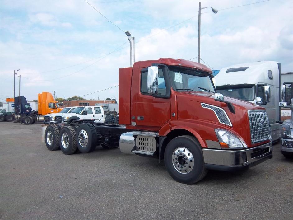 2016 Volvo Vnx84t300  Conventional - Day Cab