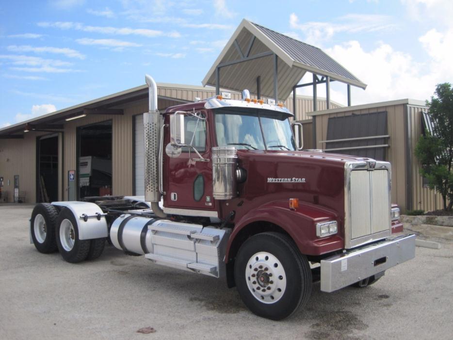 2011 Western Star 4900  Conventional - Day Cab