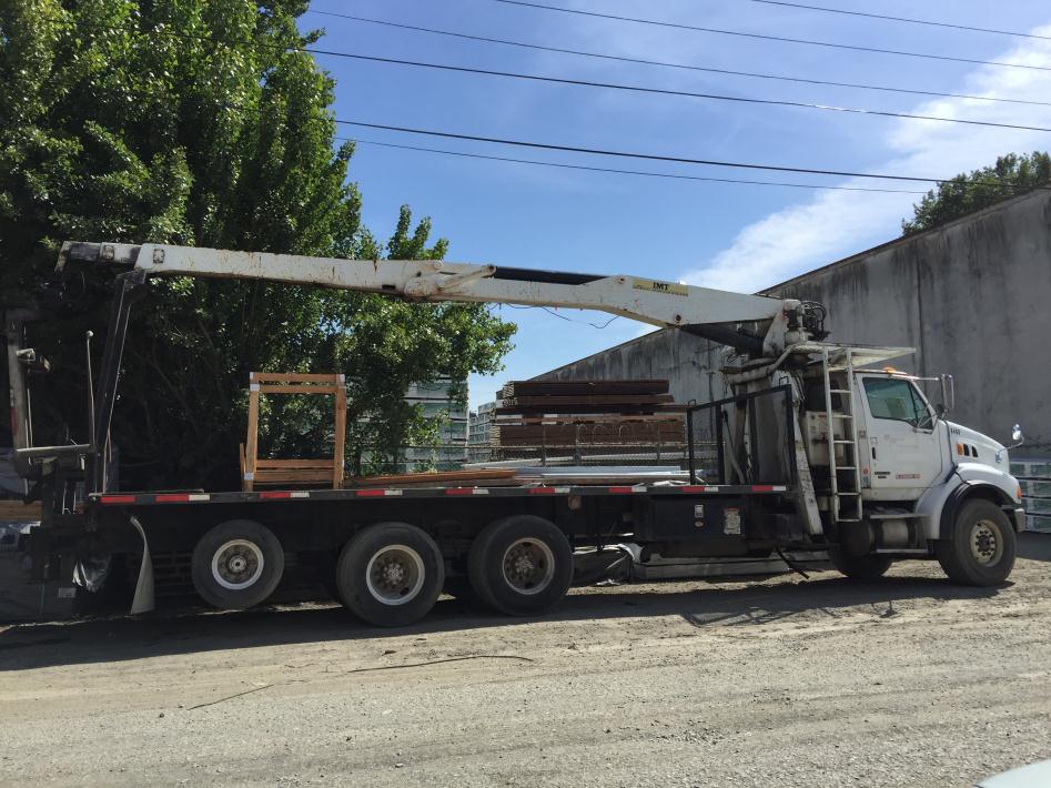 2006 Sterling Lt9500  Bucket Truck - Boom Truck