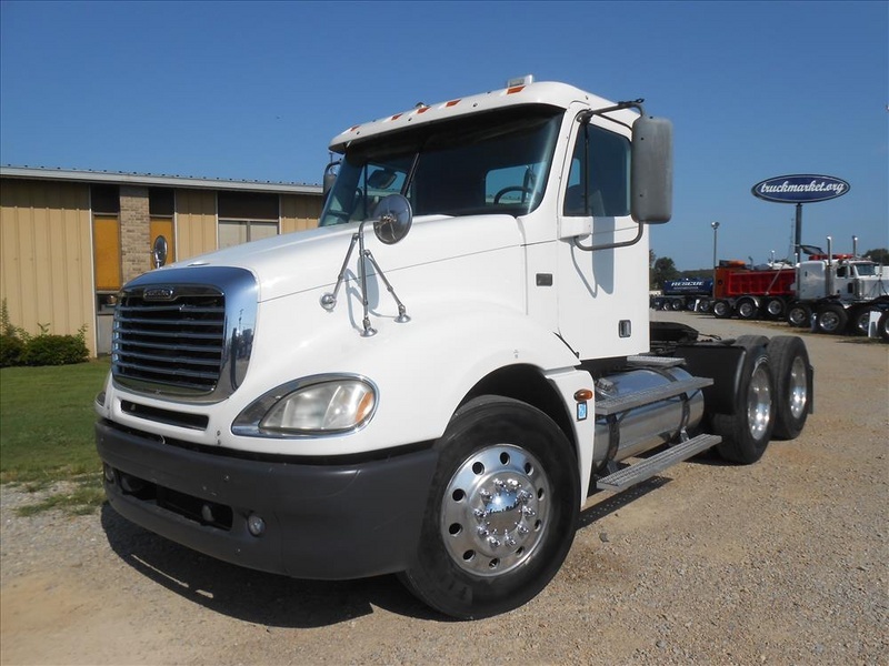 2006 Freightliner Cl1  Conventional - Day Cab