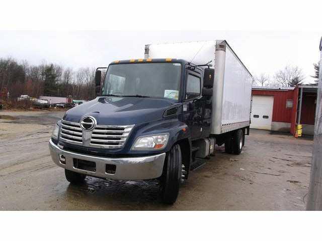 2009 Hino 338  Box Truck - Straight Truck