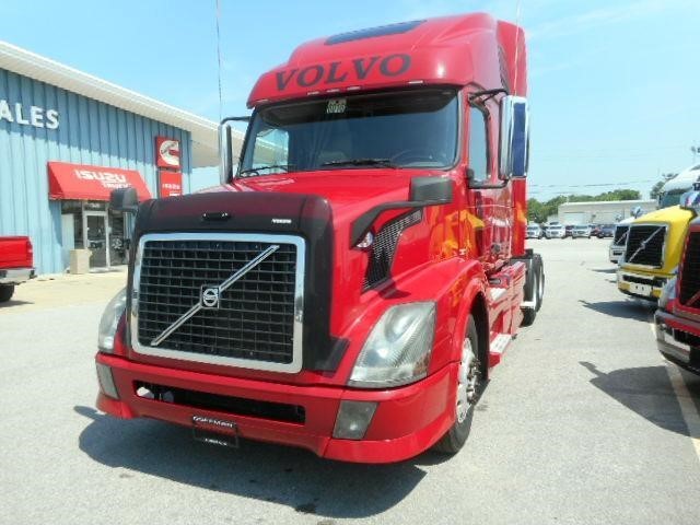 2011 Volvo Vnl64t670  Conventional - Sleeper Truck