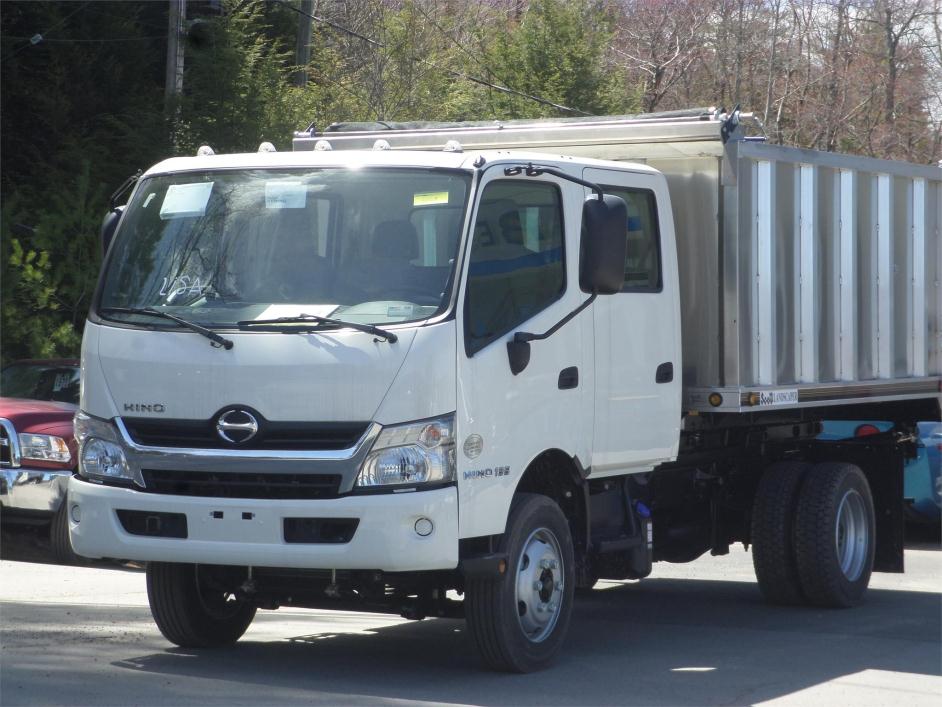 2015 Hino 195  Landscape Truck