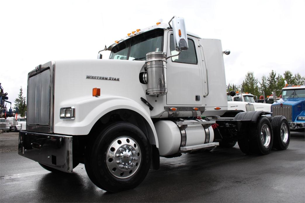 2010 Western Star 4900  Conventional - Day Cab