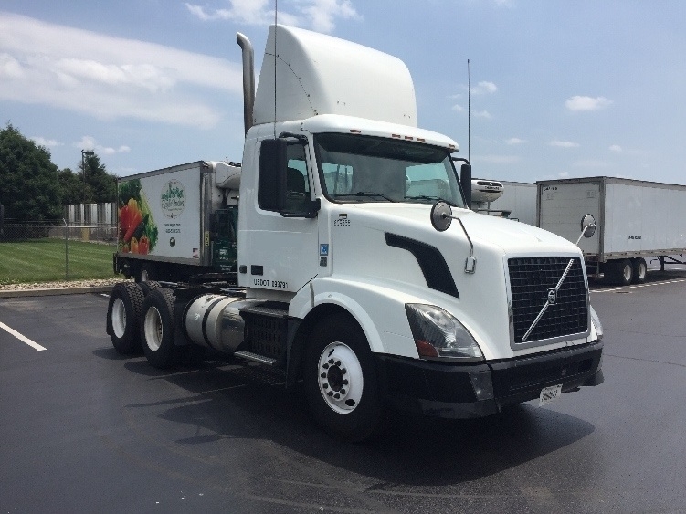 2012 Volvo Vnl64t300  Conventional - Day Cab