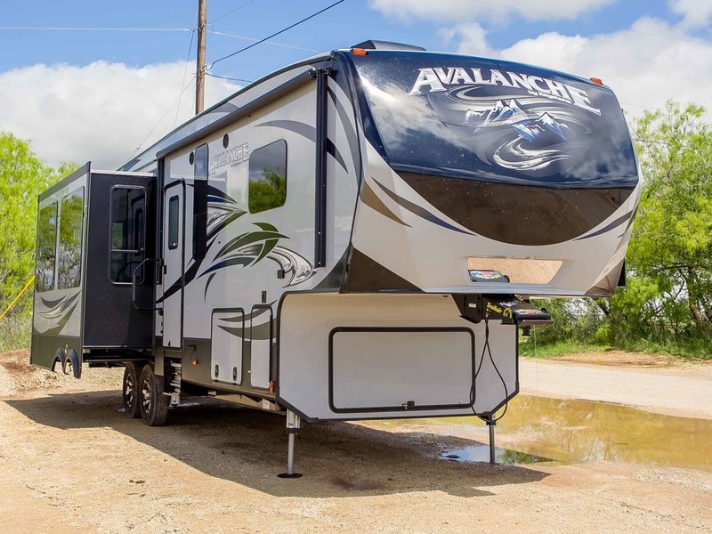 2017 Keystone Rv Avalanche 300RE