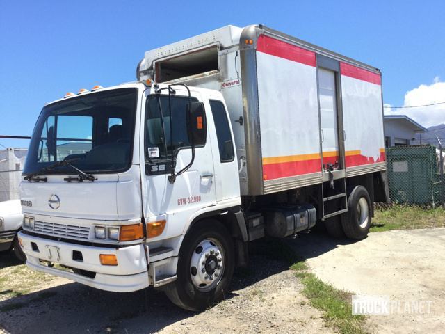2000 Hino Sg3325  Refrigerated Truck