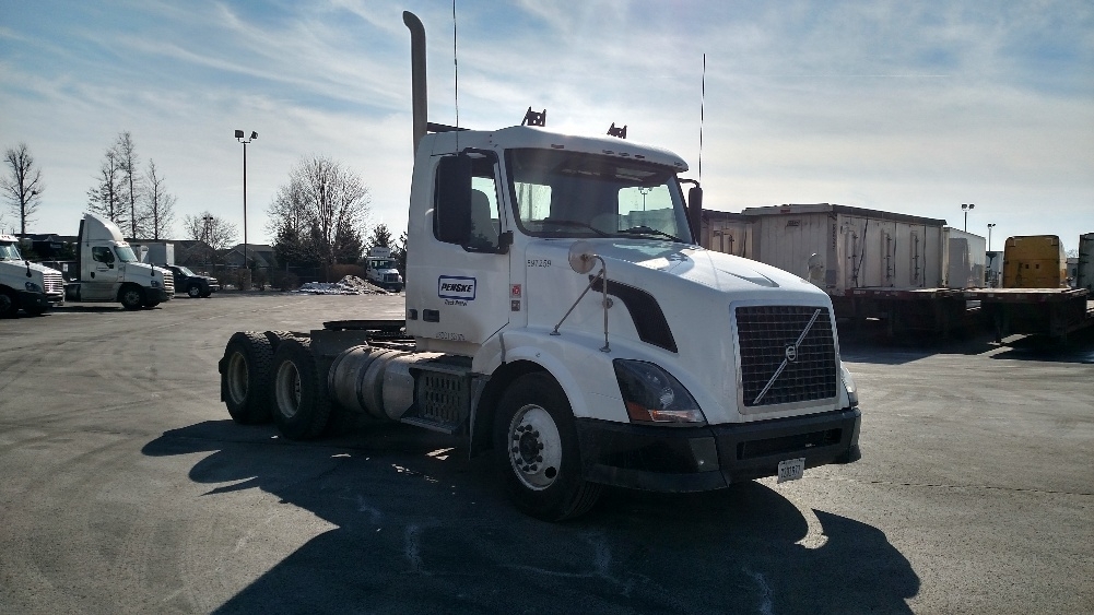 2011 Volvo Vnl64t300  Conventional - Day Cab