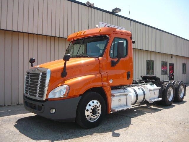 2013 Freightliner Cascadia 125  Conventional - Day Cab